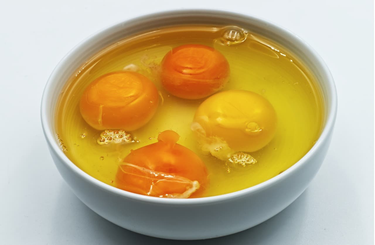 Uovo con tuorlo giallo -Lettoquotidiano