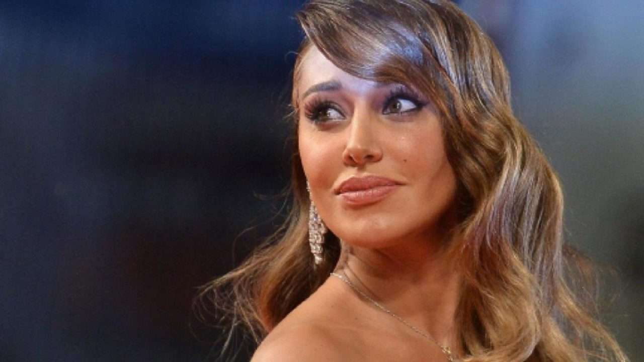 belen-rodriguez-quanto-guadagna-lettoquotidiano