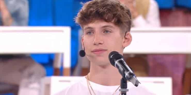 Tommaso Cesana chi è il cantante di Amici.