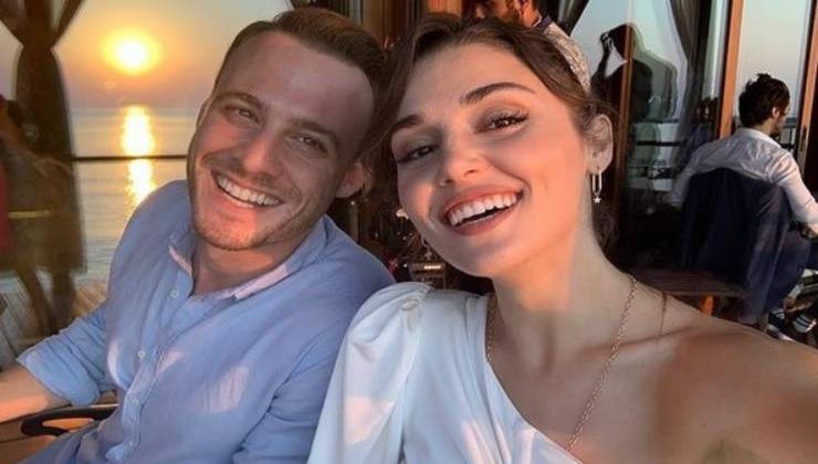 Hande Ercel insieme al fidanzato Kerem Bursin 