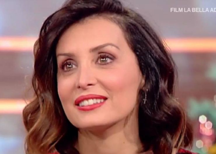 Alessandra Pierelli si mostra senza ritocchi