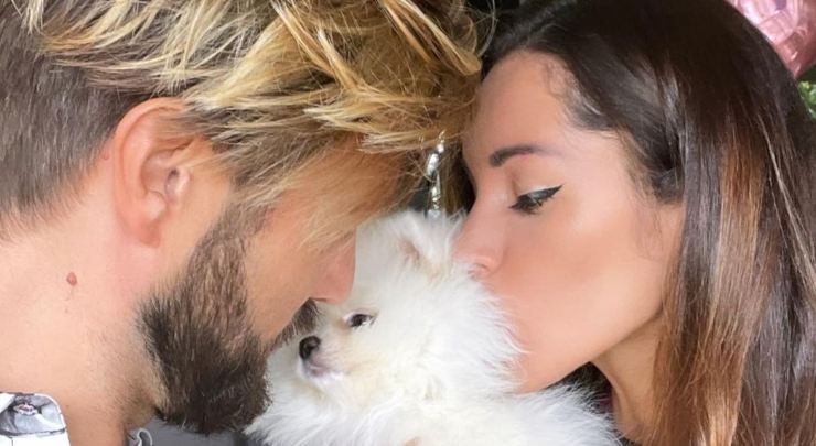 Alex e Delia insieme al cane