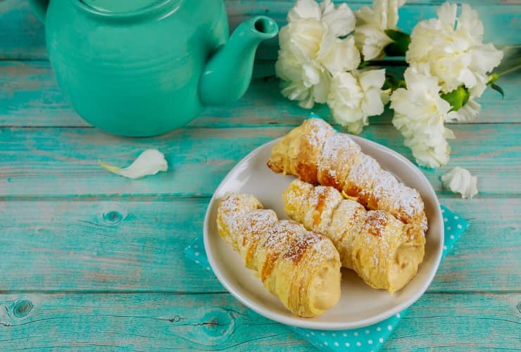 Mini cannoli alla crema 