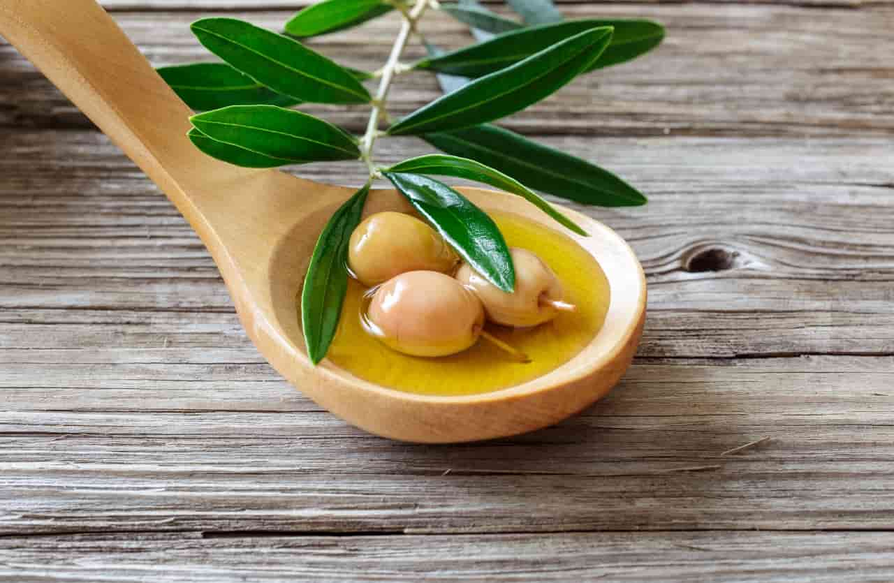 Cucchiaio olio d'oliva, controllare il diabete