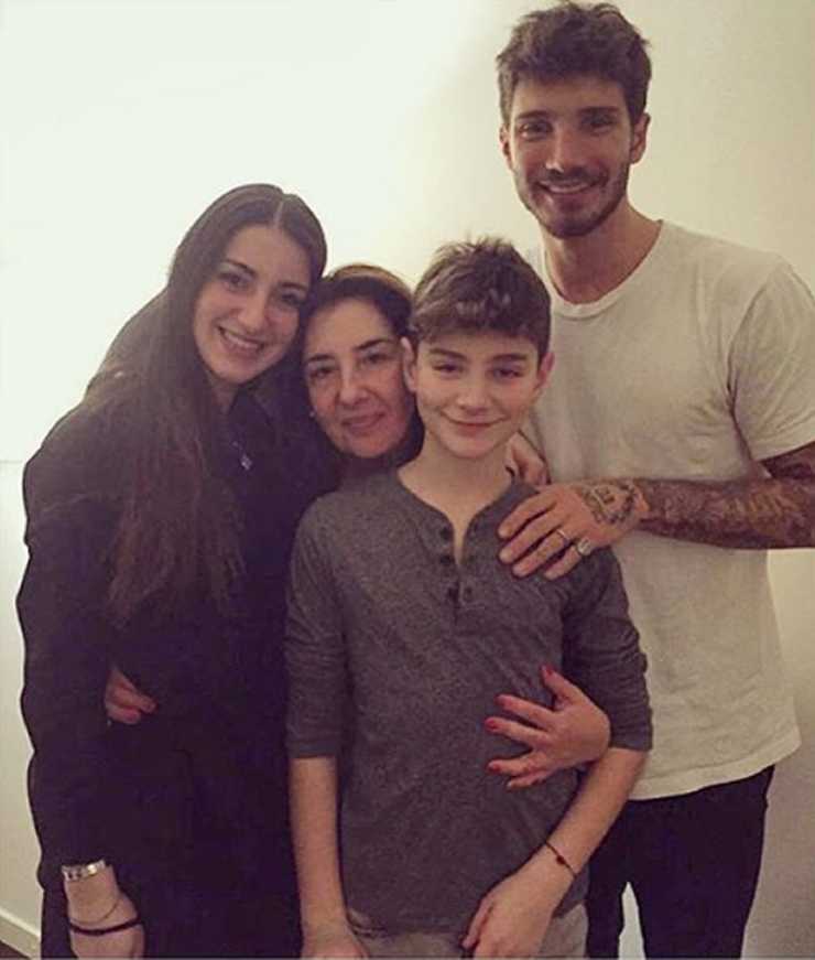 Stefano De Martino e la sua famiglia