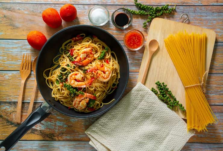 Spaghetti saltate in padella con verdure 