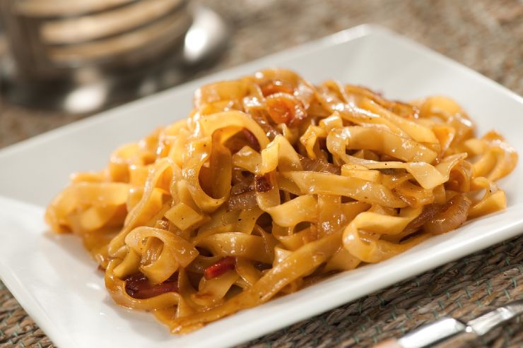 Pasta con cipollotto e origano, la ricetta