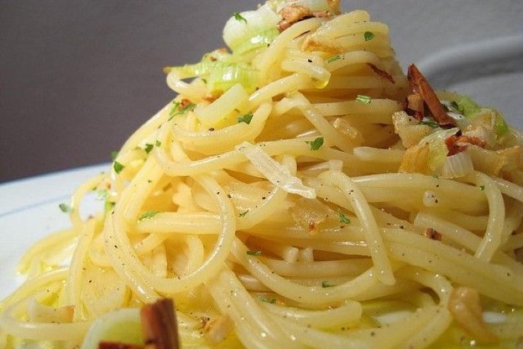 Pasta con cipollotto e origano