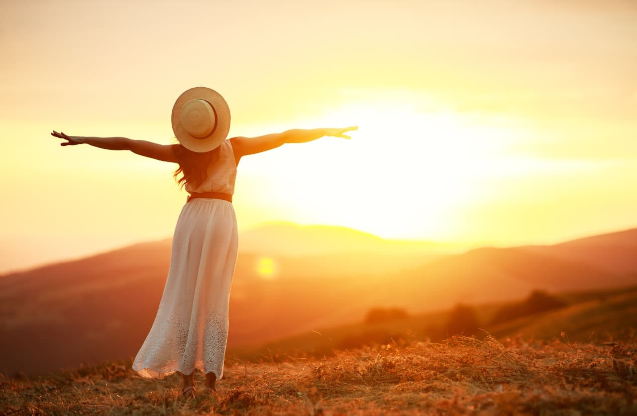 Donna al sole della primavera