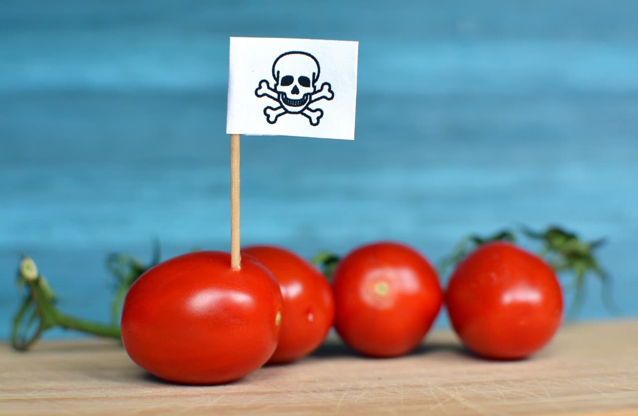 Pomodori trattati con pesticidi