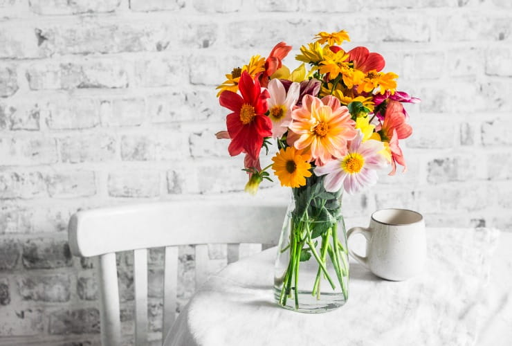 Bouquet di fiori recisi in vaso 