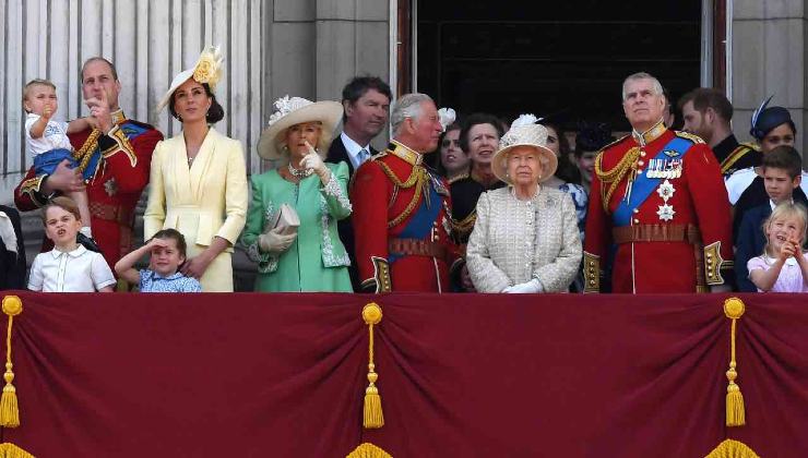 Royal Family sconvolge i sudditi