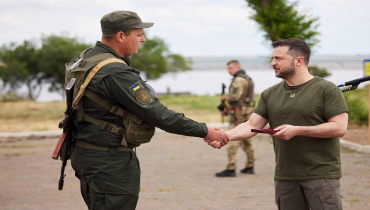 Presidente ucraino ringrazia militari 