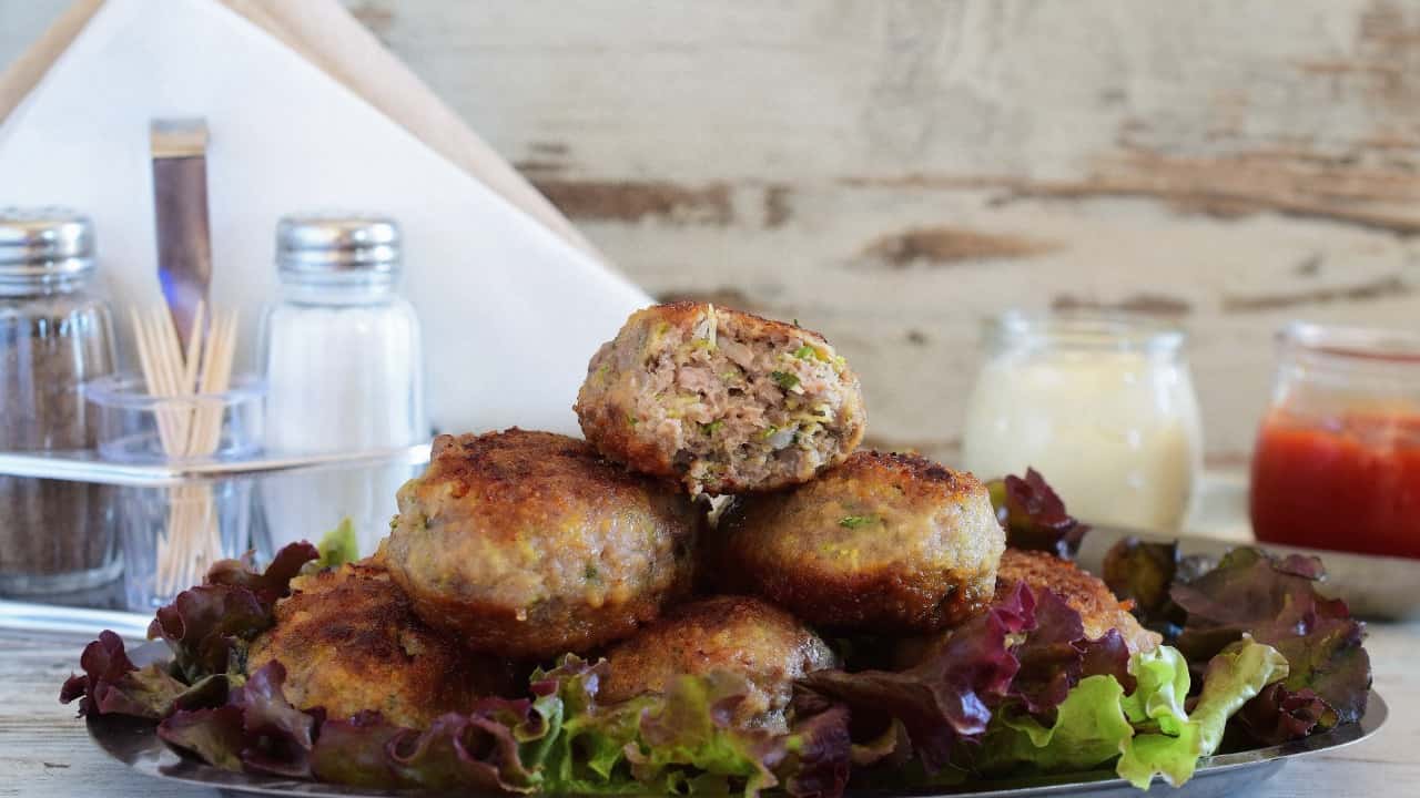 Polpette di melanzane, salsa di pomodoro