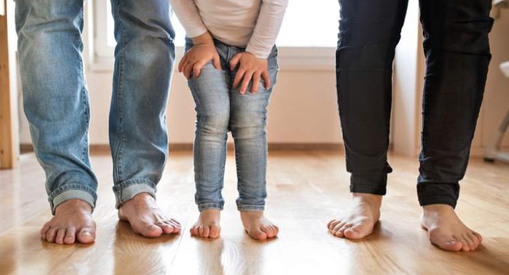 A piedi nudi in casa