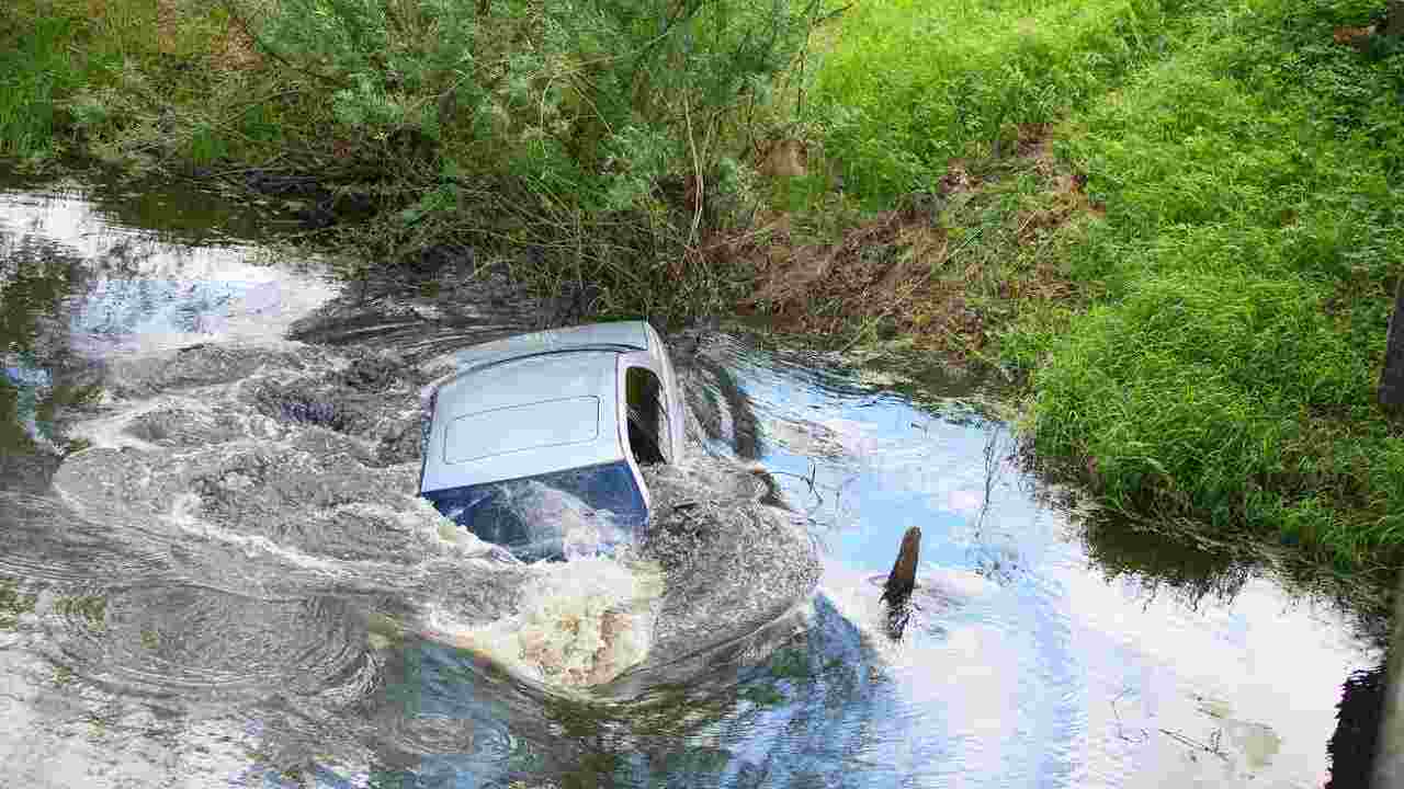 Auto nel fiume