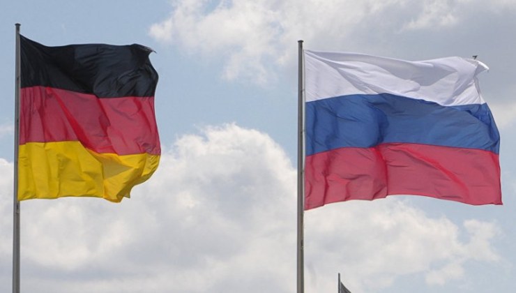 Bandiera tedesca e bandiera russa 