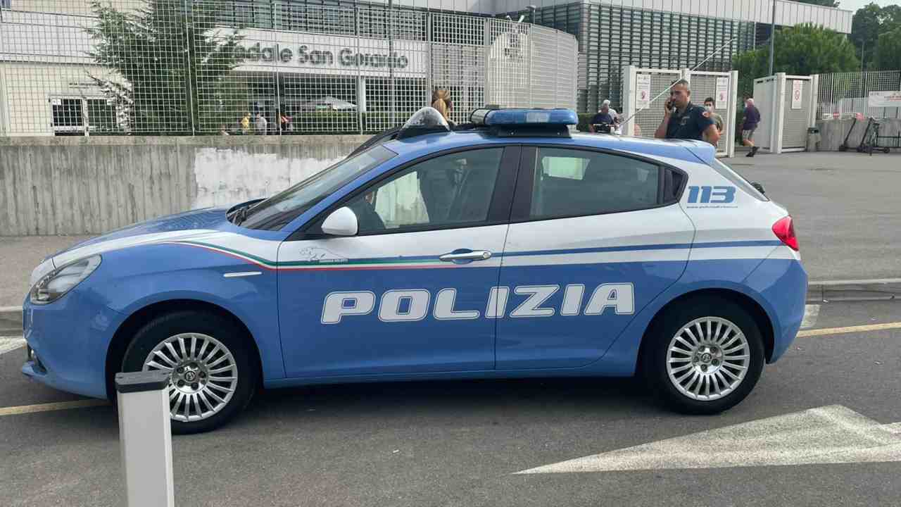 Polizia davanti al San Gerardo