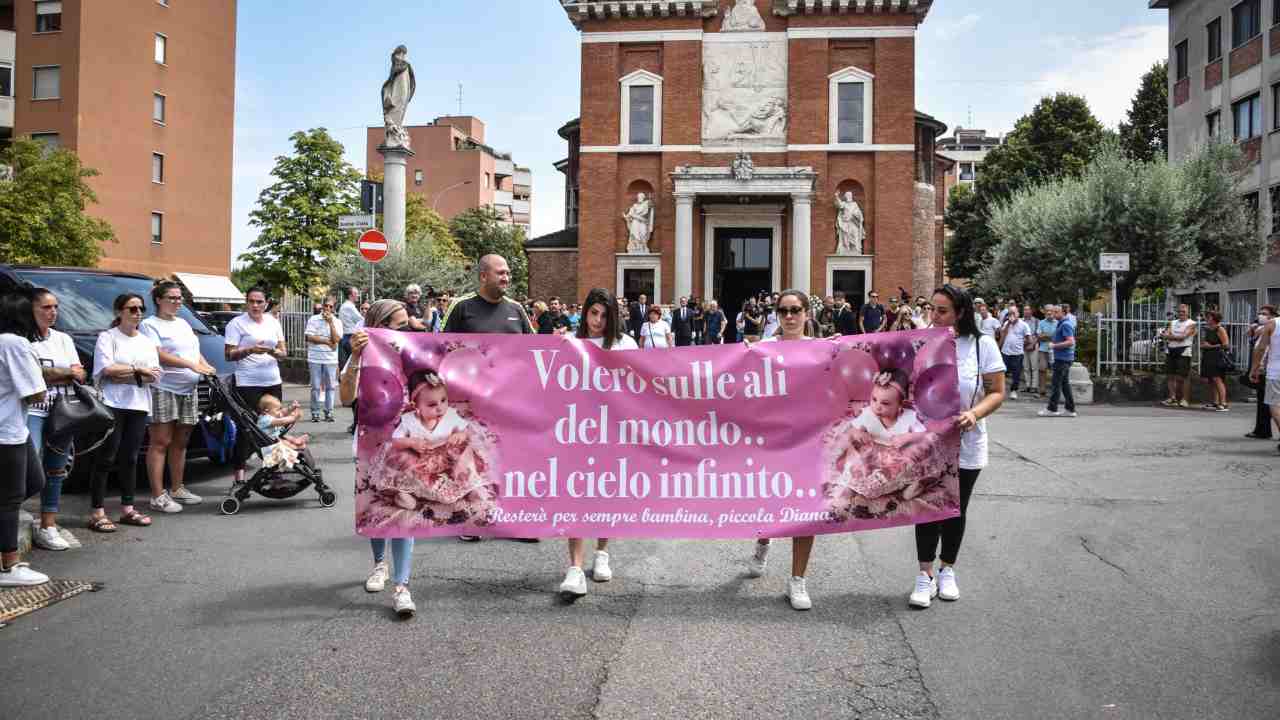 Solidarietà ai funerali di Diana