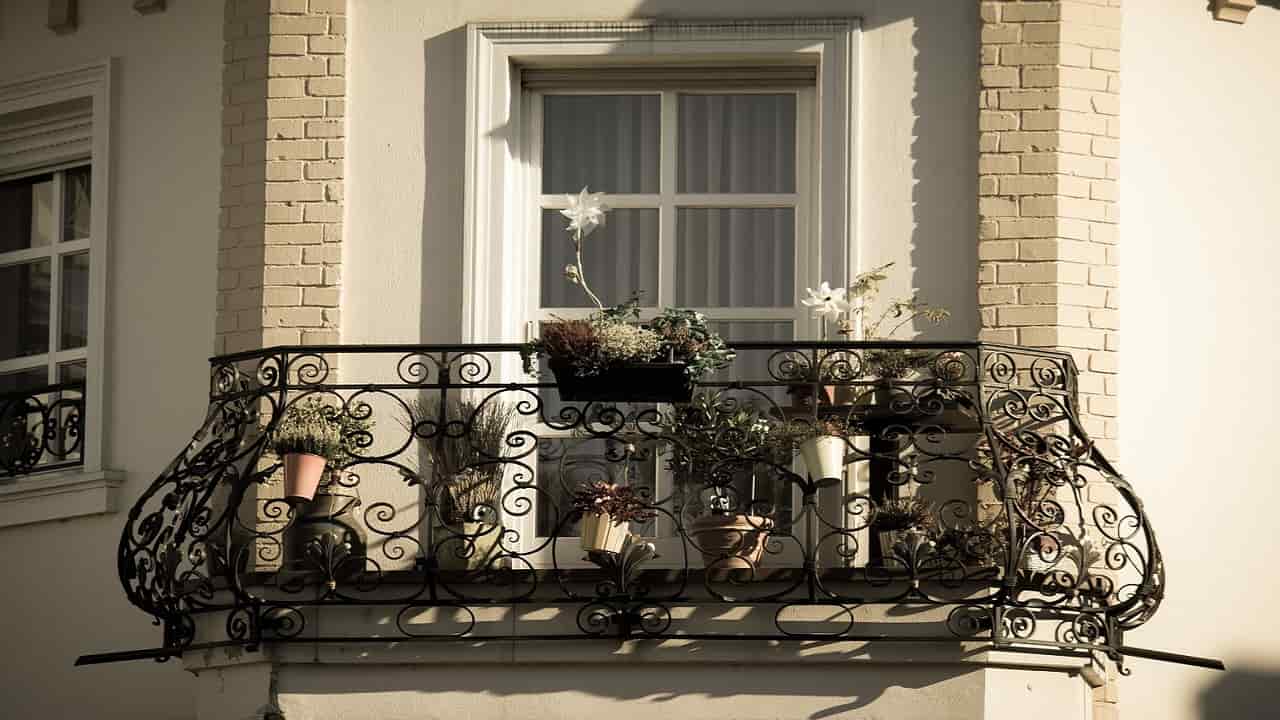 Balconi con fiori