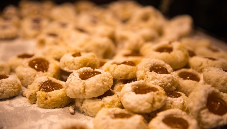 Biscotti freschi alla marmellata