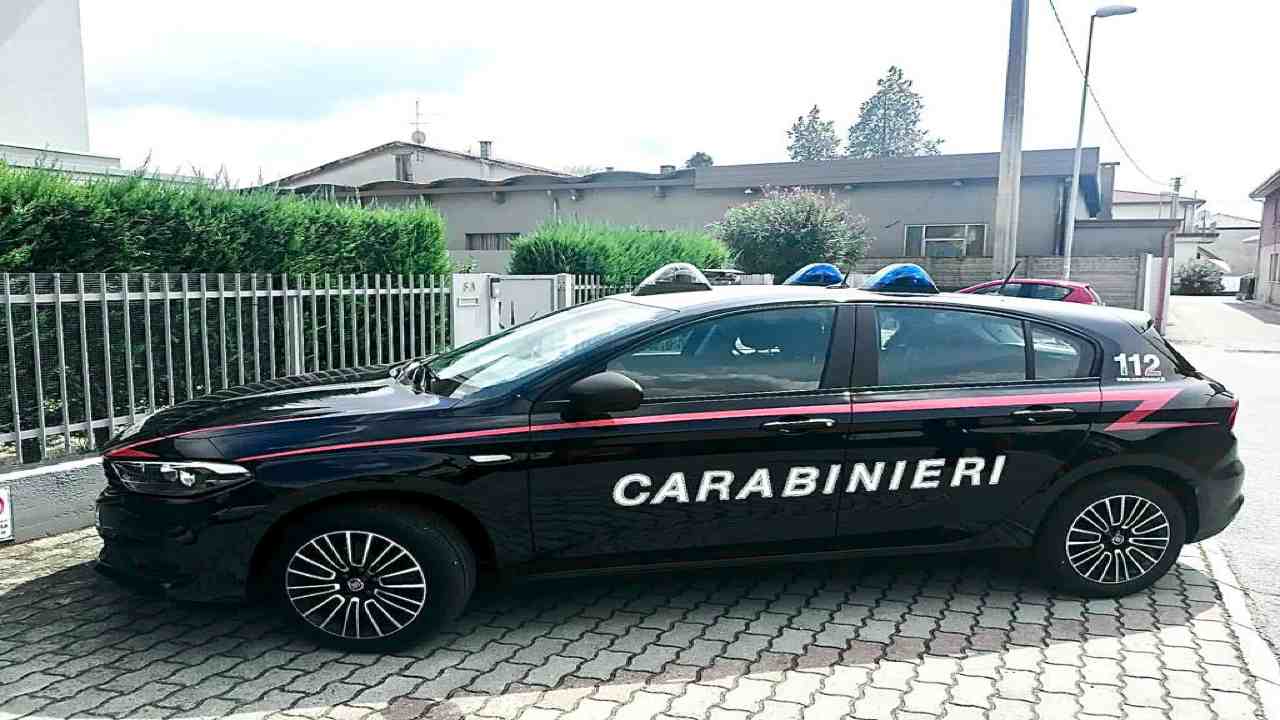 Carabinieri sul luogo dell'incidente