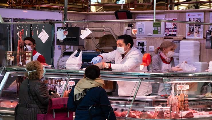 Carne esposta in macelleria