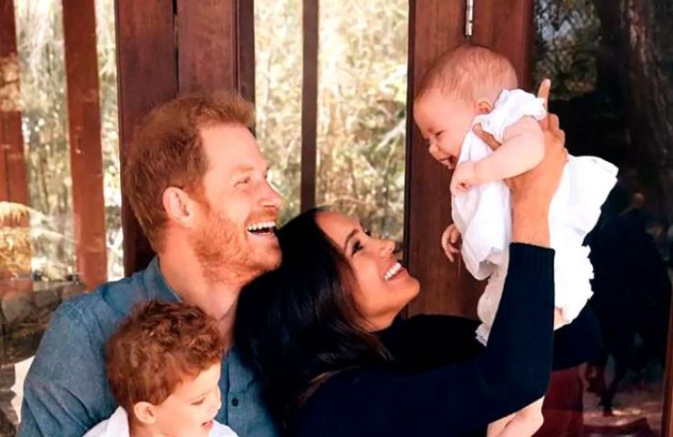 Meghan e Harry con figli