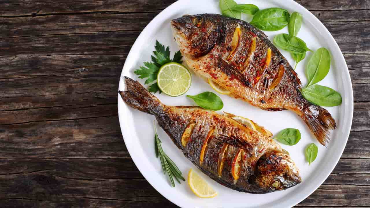 Pesce al forno con limone