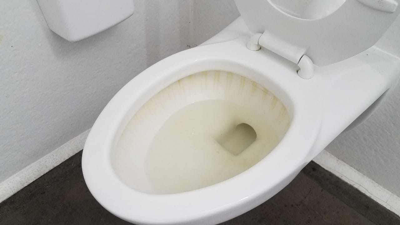 Water incrostato, fondo wc