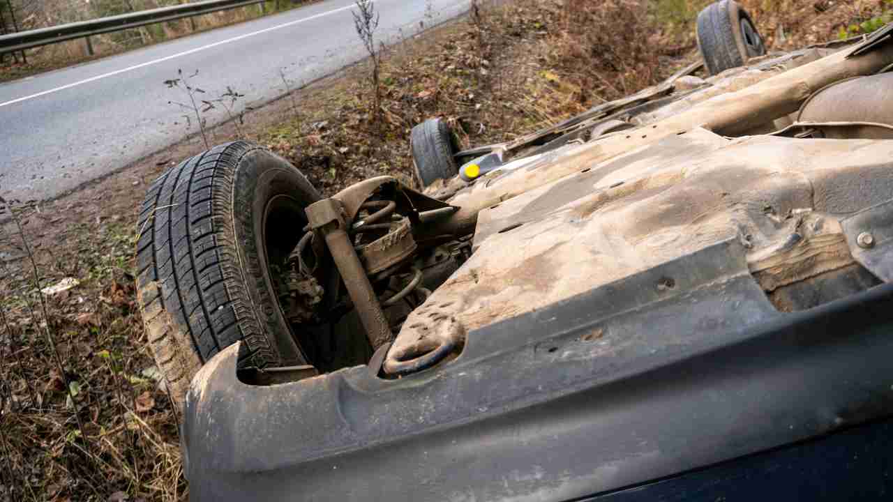 Auto nel fossato