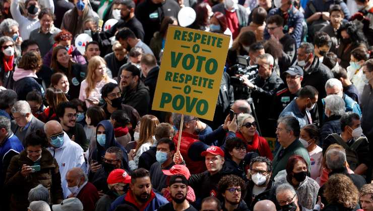 manifestazione in Brasile pro democrazia