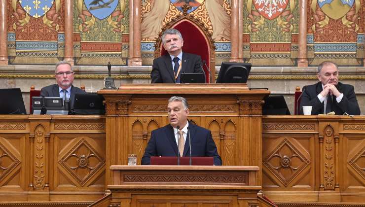 Orban in parlamento a Budapest