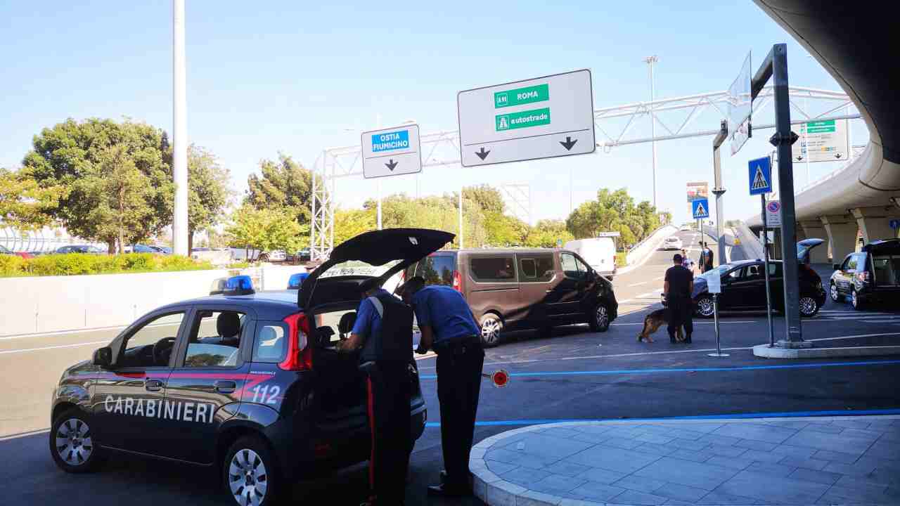 Carabinieri a Fiumicino