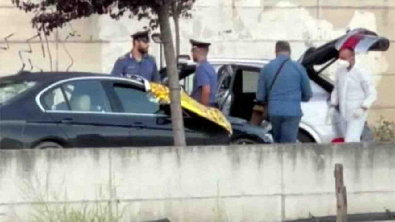 Carabinieri sul luogo del delitto