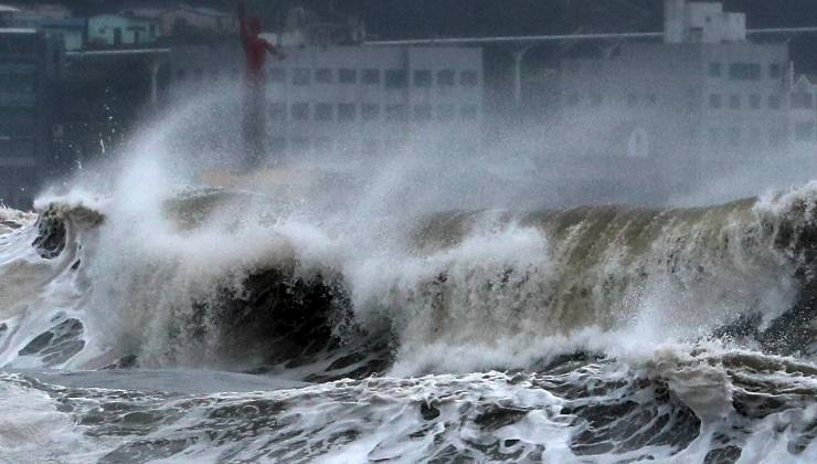 Onde anomale provocate dal tifone Nanmadol 