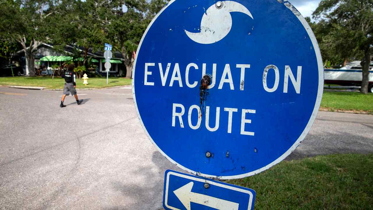 Uragano Ina - piano per evacuare
