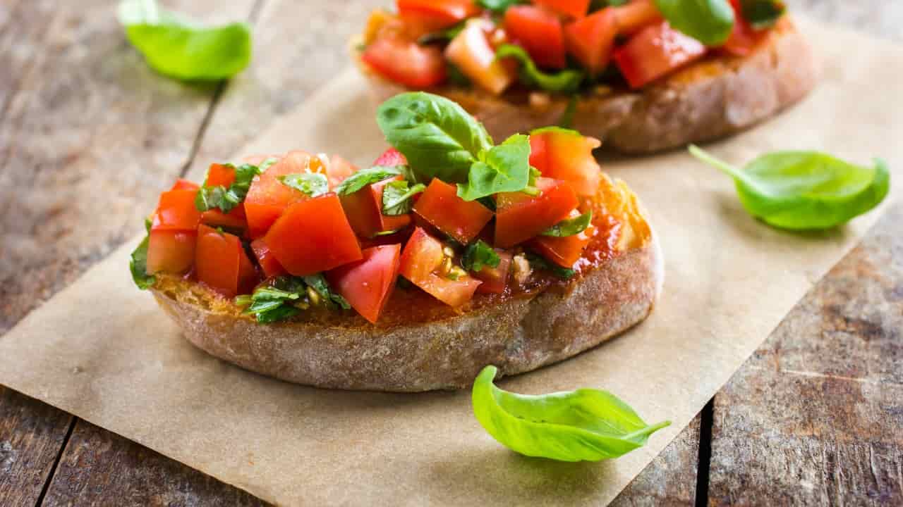 Bruschetta pomodori e basilico