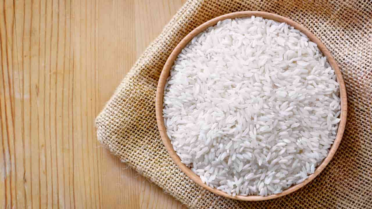 Ciotola di riso crudo