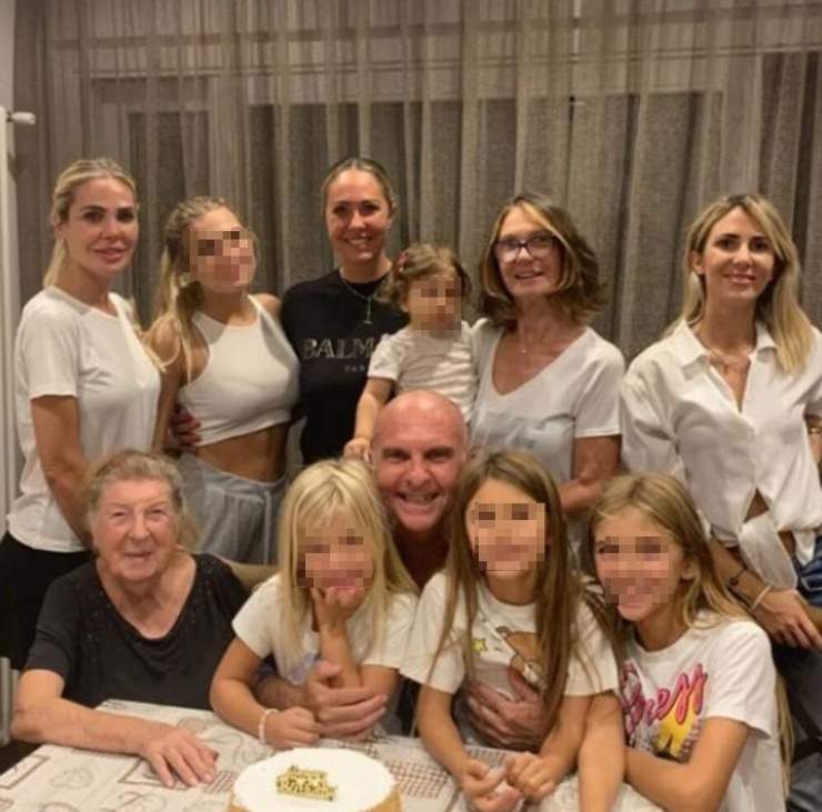 Ilary Blasi: la foto con la famiglia riunita