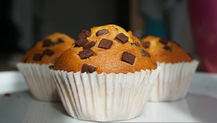 Muffin alla banana con gocce di cioccolato